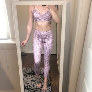 Matching Leggings/Bra💗